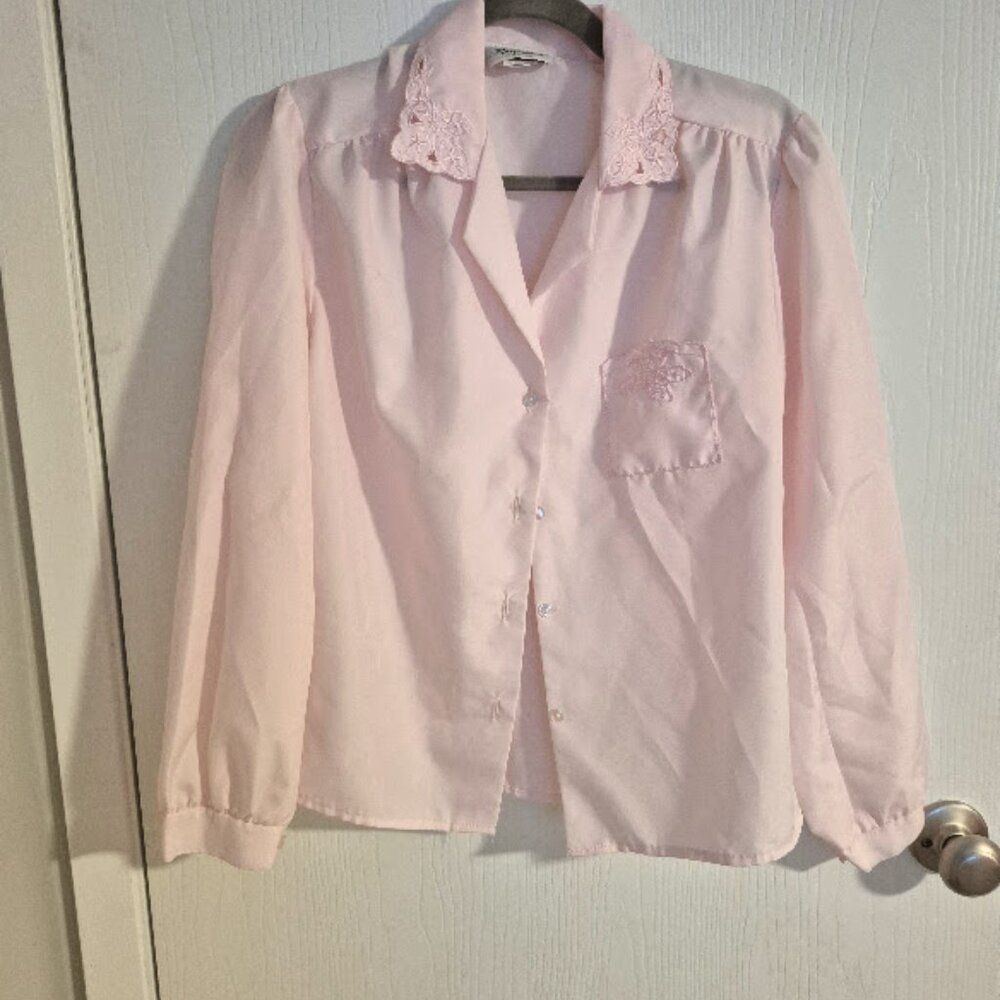 (MOVING SALE, ALL CLOTHES MUST GO) Vintage Pink Embroidered Blouse